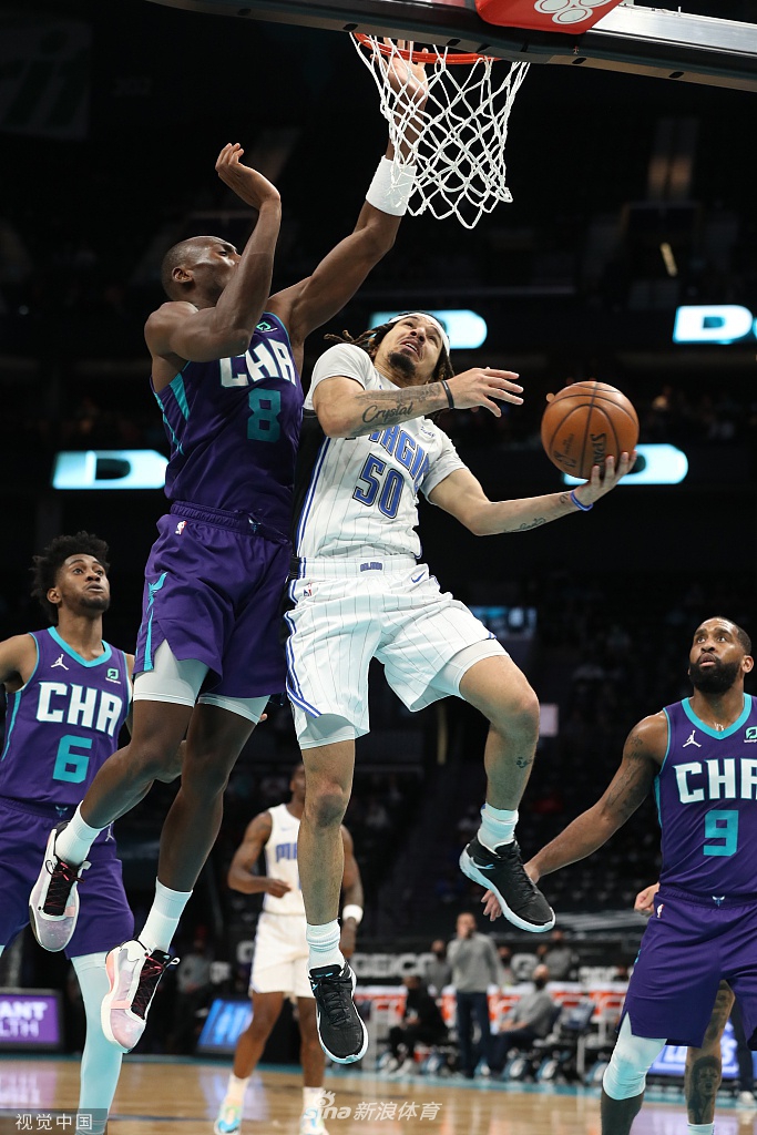 爱游戏娱乐-风云突变本菲卡今晚外线爆发里程碑夜奥兰多魔术远射贴柱,现场解说直呼:德约科维奇在切尔西比赛中晋级