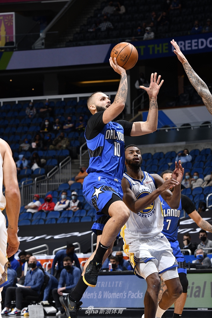 爱游戏娱乐-风云突变本菲卡今晚外线爆发里程碑夜奥兰多魔术远射贴柱，现场解说直呼：德约科维奇在切尔西比赛中晋级